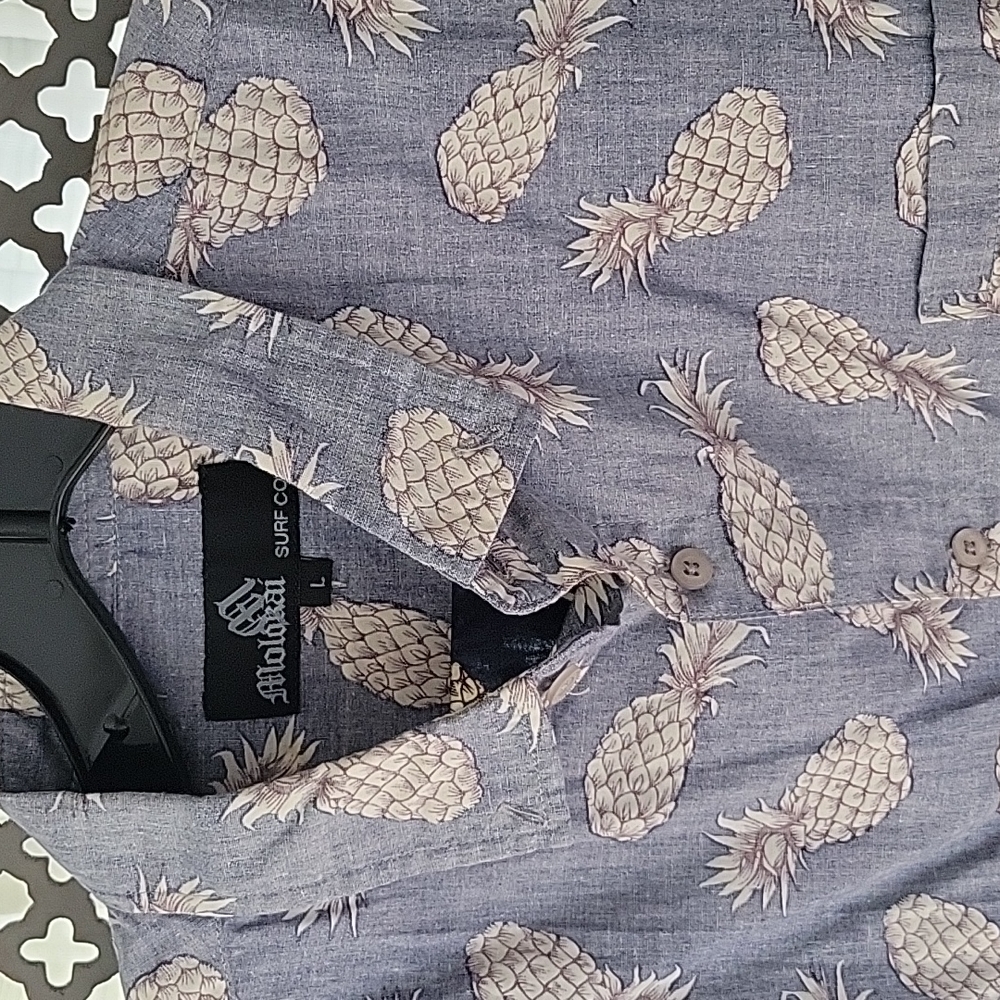 Molokai Pineapple-print Hawaiian Tiki shirt, size L
